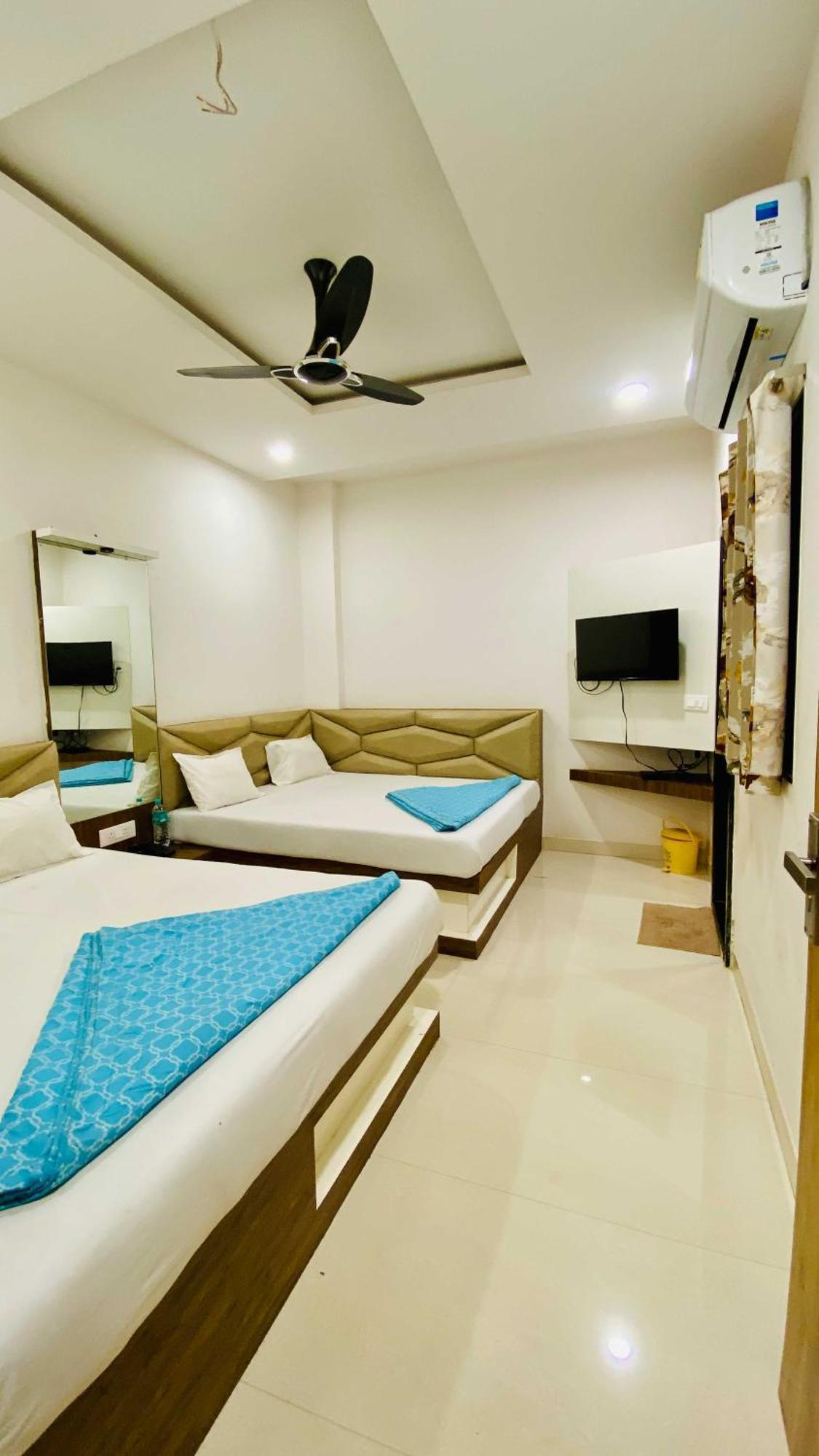Hotel Gayatri Palace Godarpura Екстериор снимка