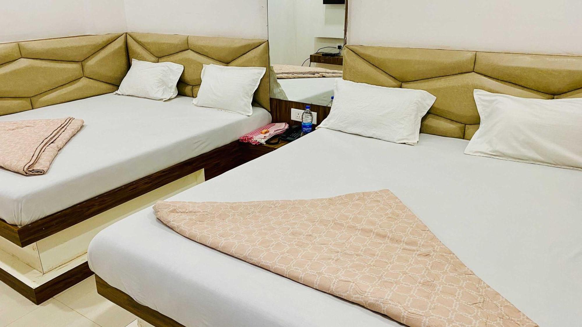 Hotel Gayatri Palace Godarpura Екстериор снимка