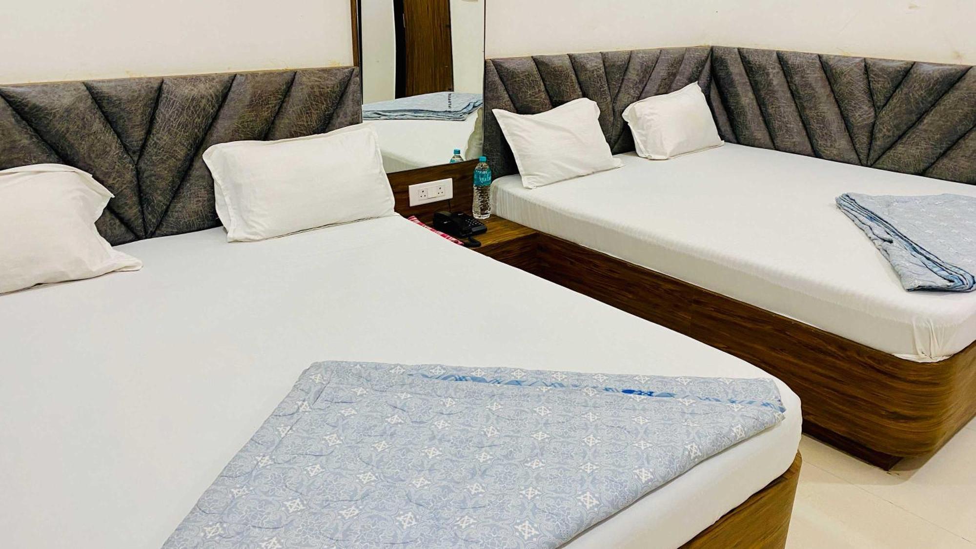 Hotel Gayatri Palace Godarpura Екстериор снимка
