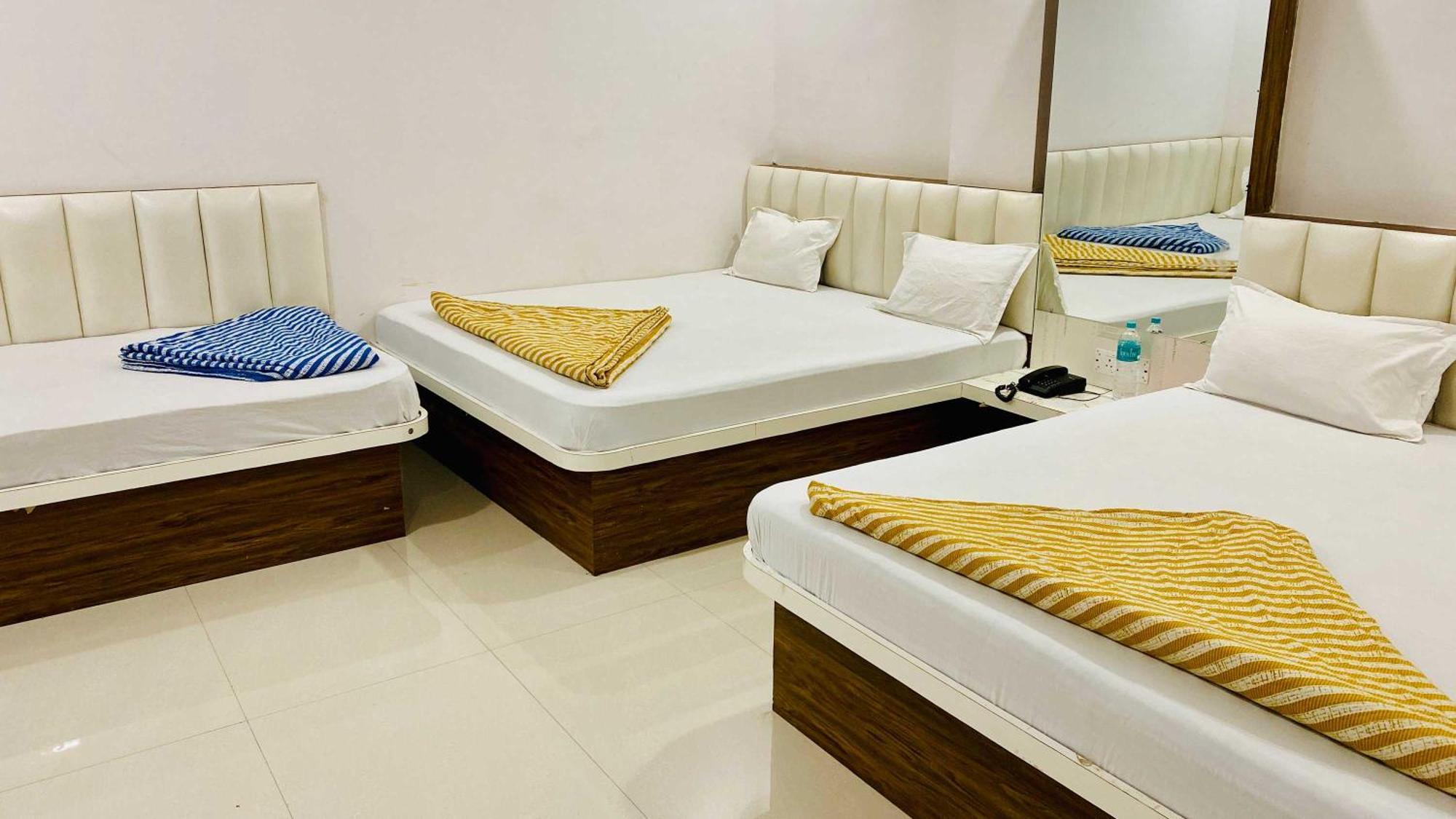 Hotel Gayatri Palace Godarpura Екстериор снимка