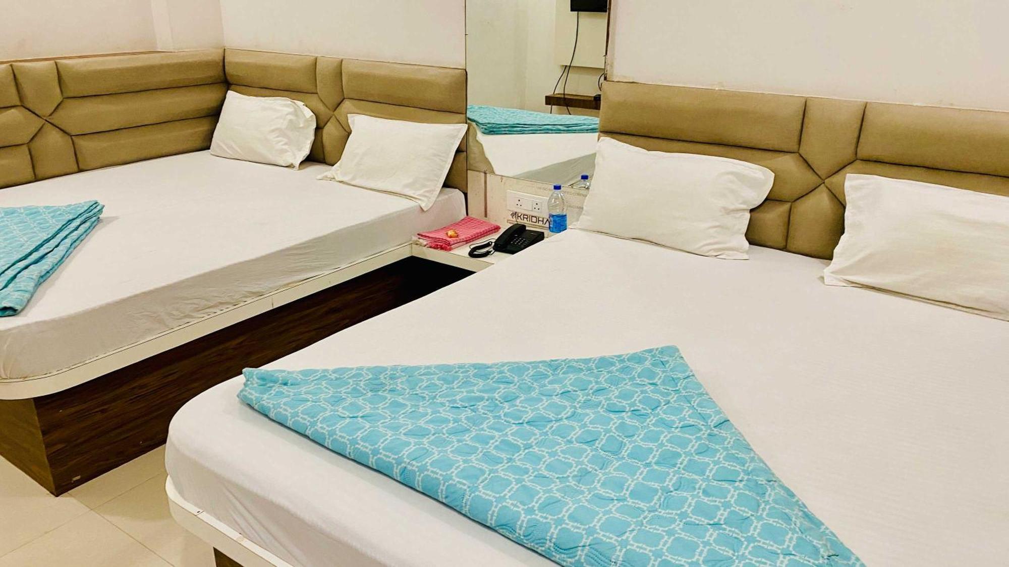 Hotel Gayatri Palace Godarpura Екстериор снимка