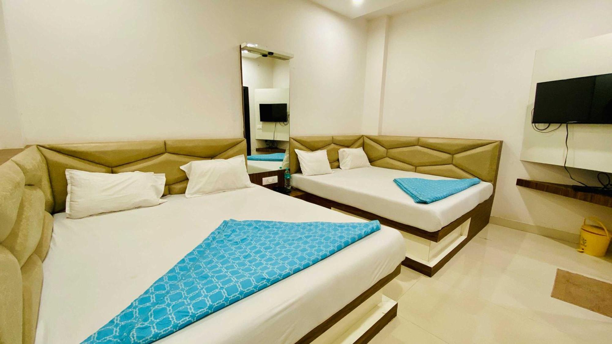 Hotel Gayatri Palace Godarpura Екстериор снимка