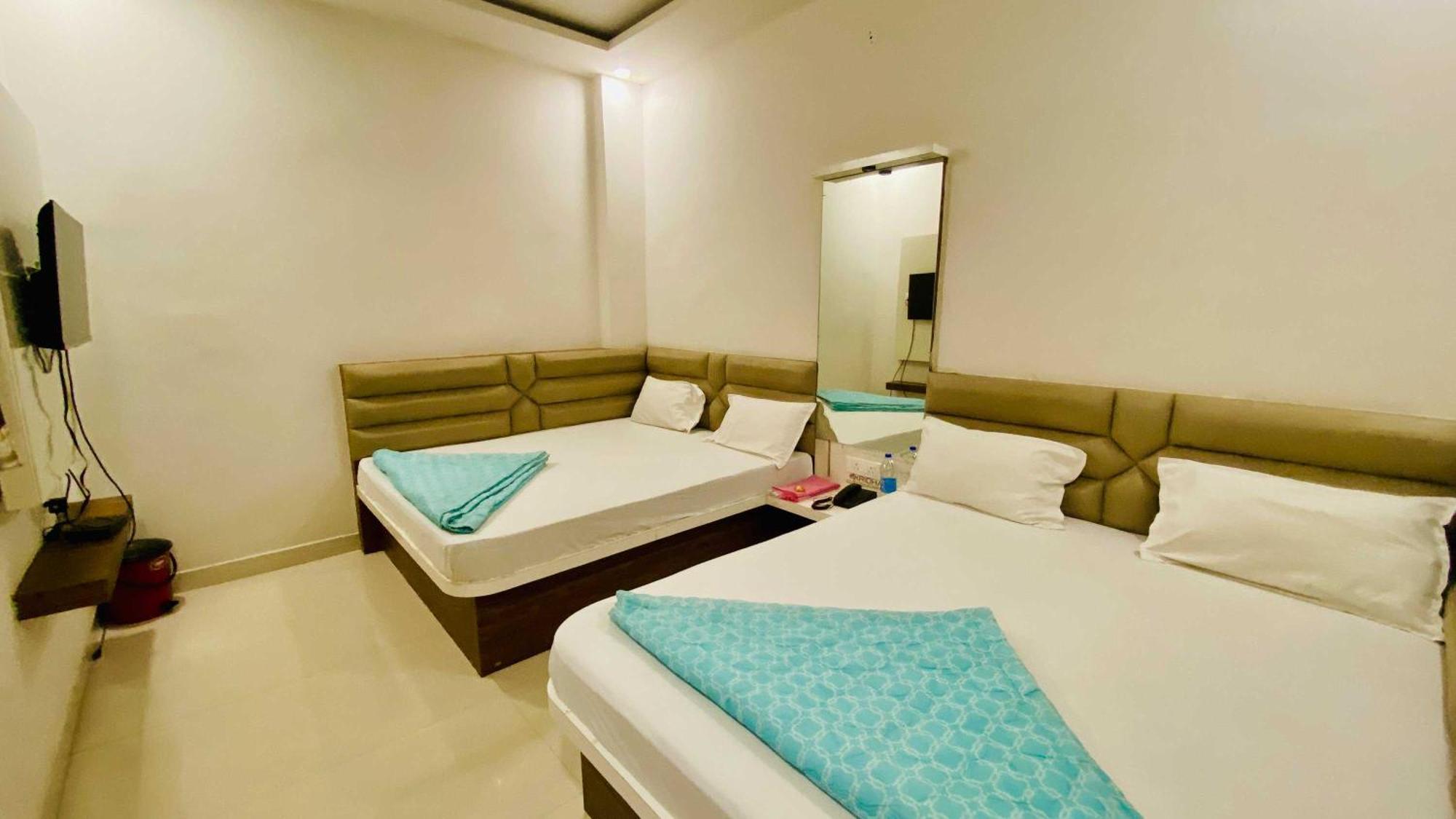 Hotel Gayatri Palace Godarpura Екстериор снимка