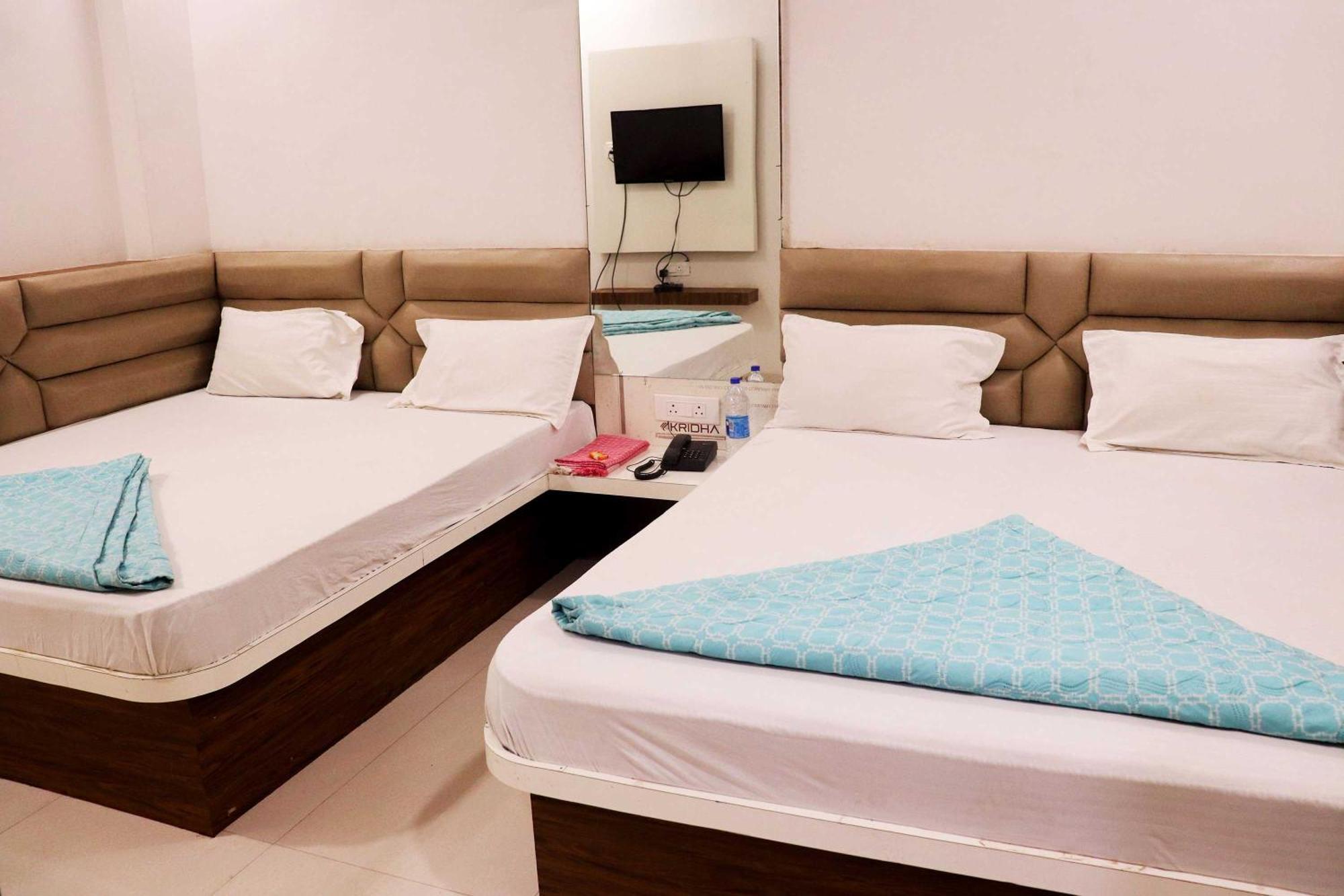 Hotel Gayatri Palace Godarpura Екстериор снимка