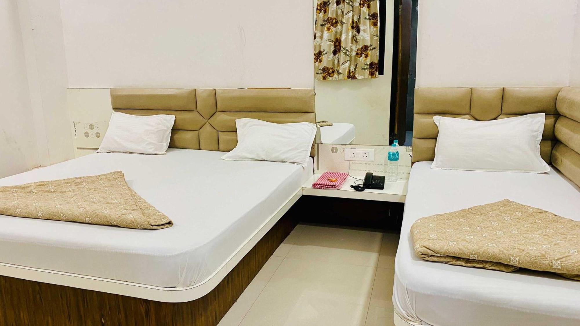Hotel Gayatri Palace Godarpura Екстериор снимка