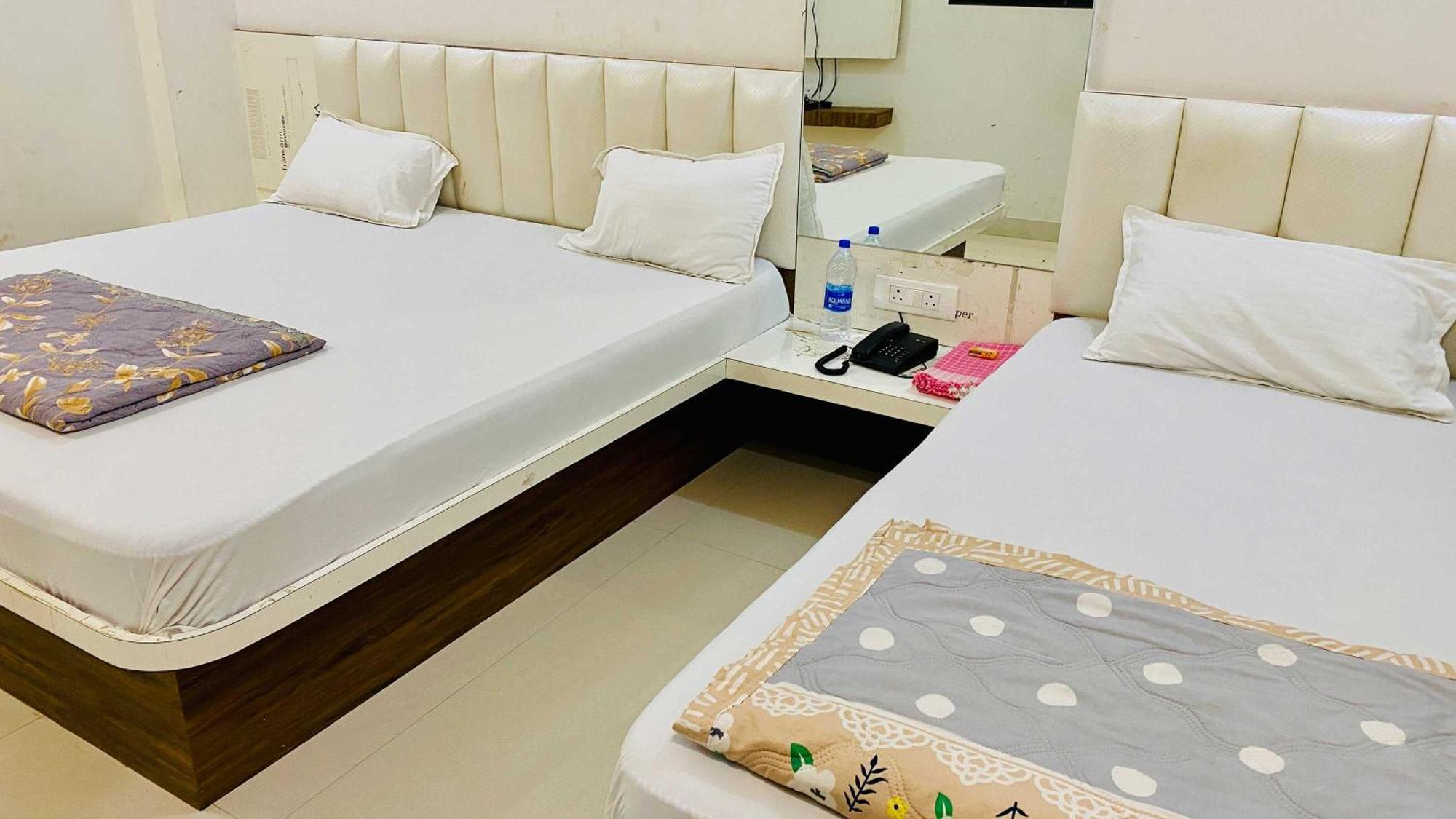 Hotel Gayatri Palace Godarpura Екстериор снимка