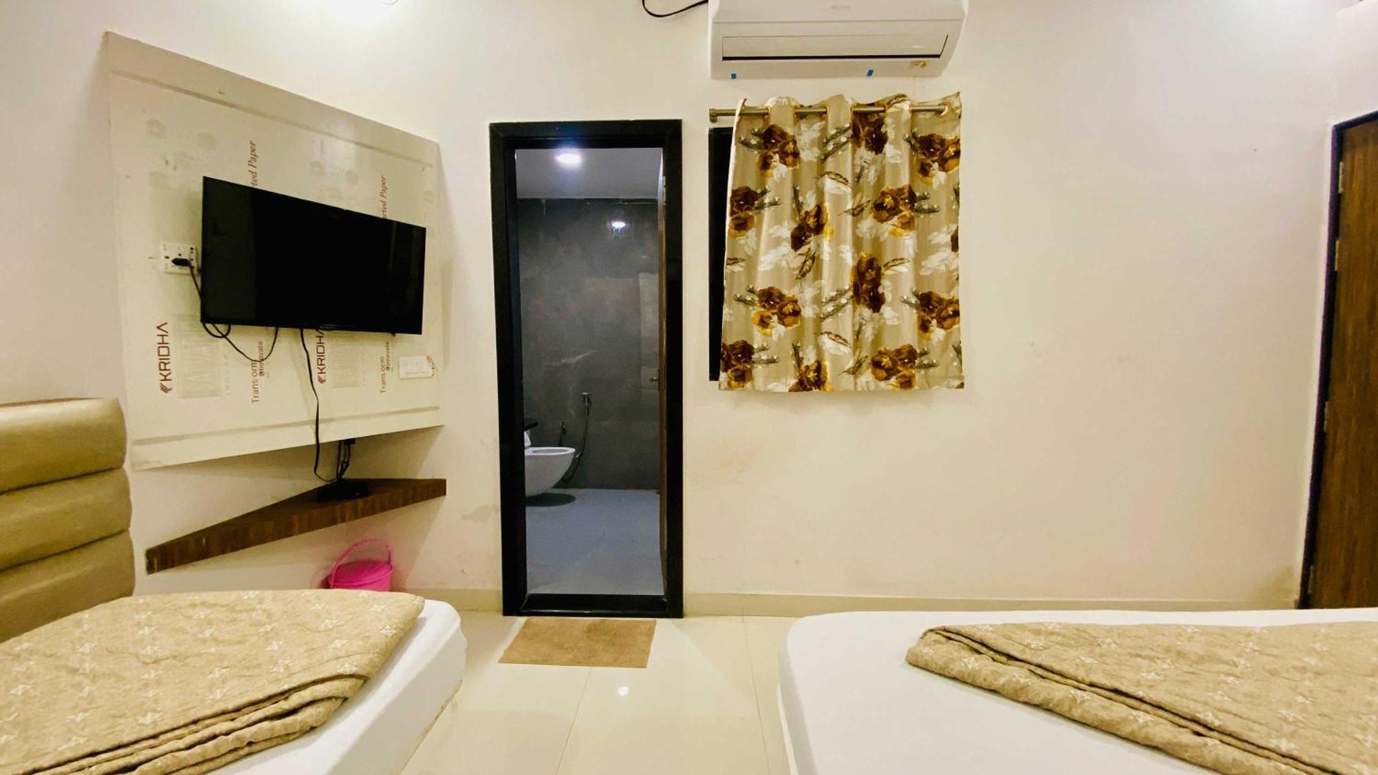Hotel Gayatri Palace Godarpura Екстериор снимка