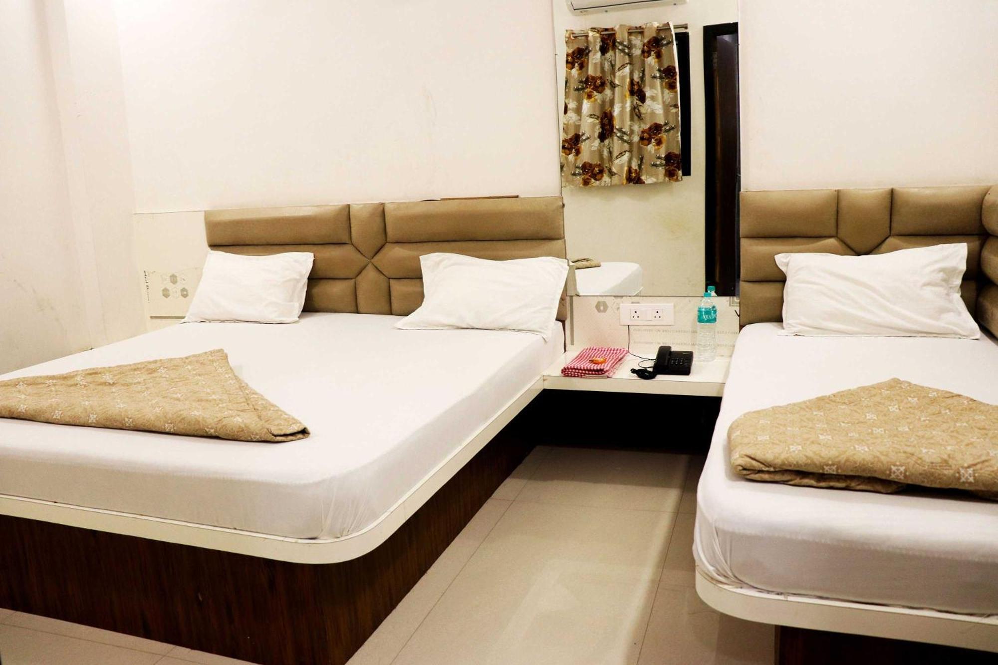 Hotel Gayatri Palace Godarpura Екстериор снимка