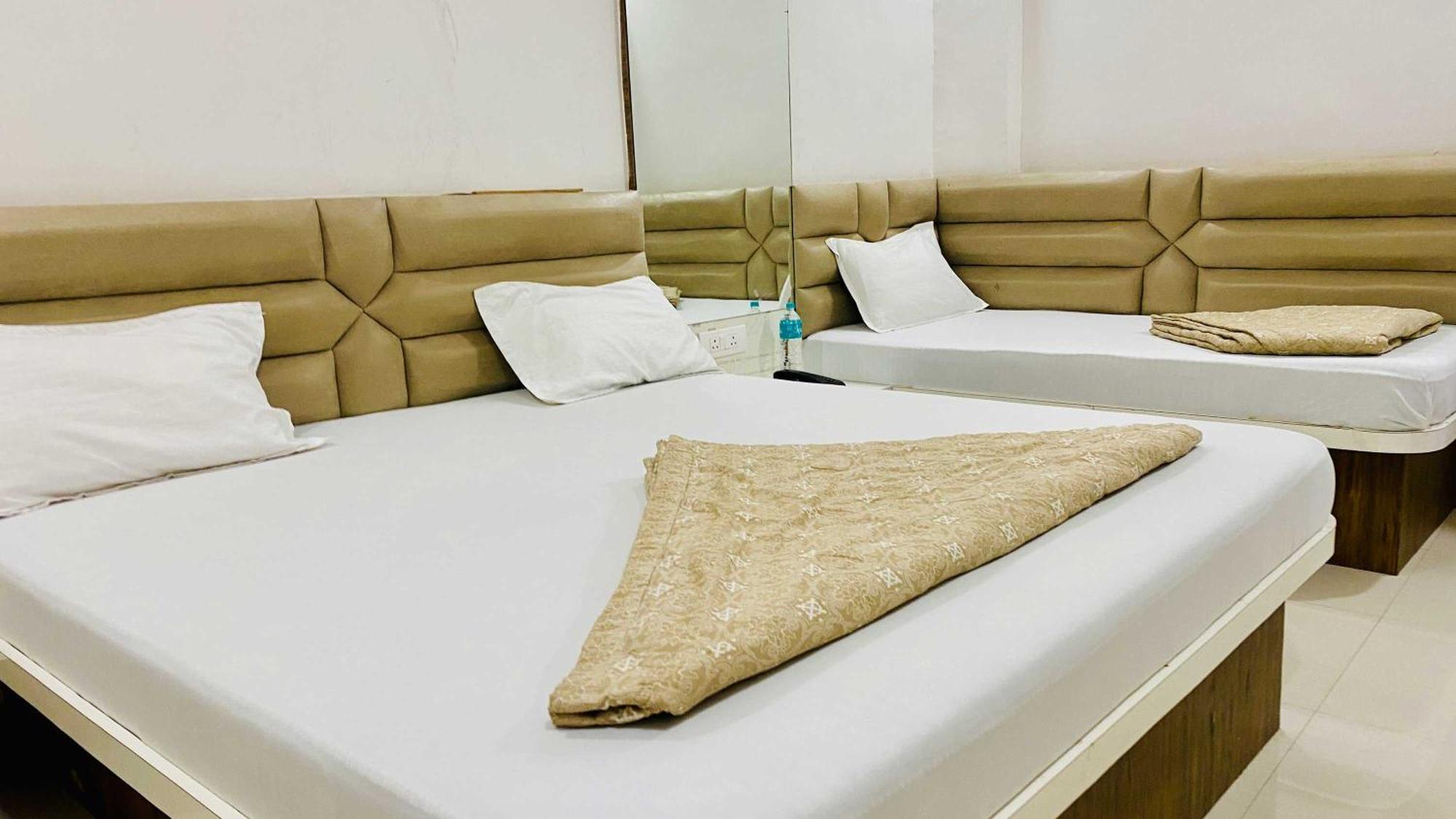 Hotel Gayatri Palace Godarpura Екстериор снимка