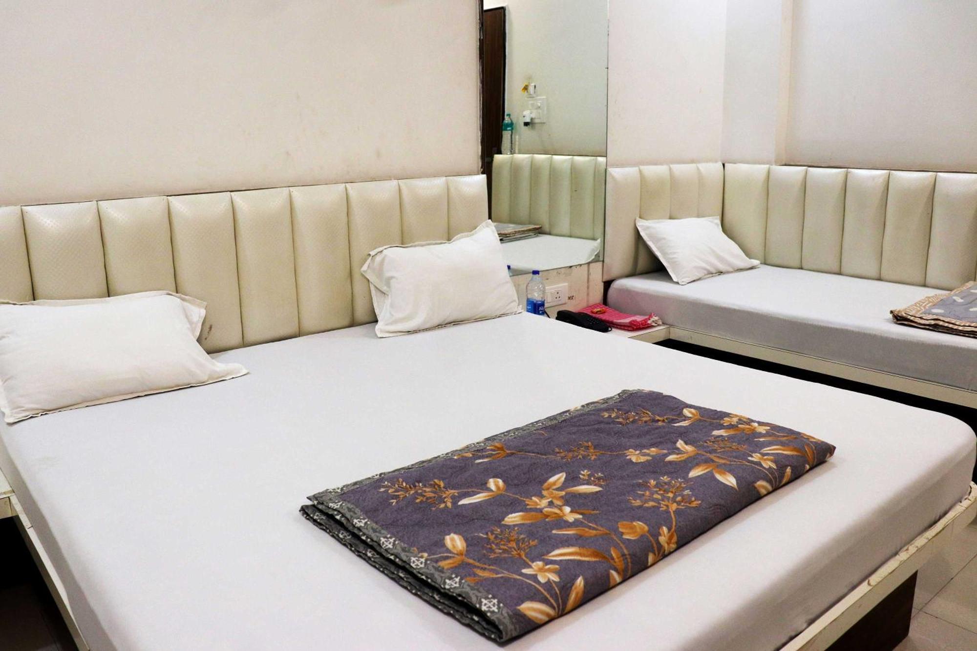 Hotel Gayatri Palace Godarpura Екстериор снимка