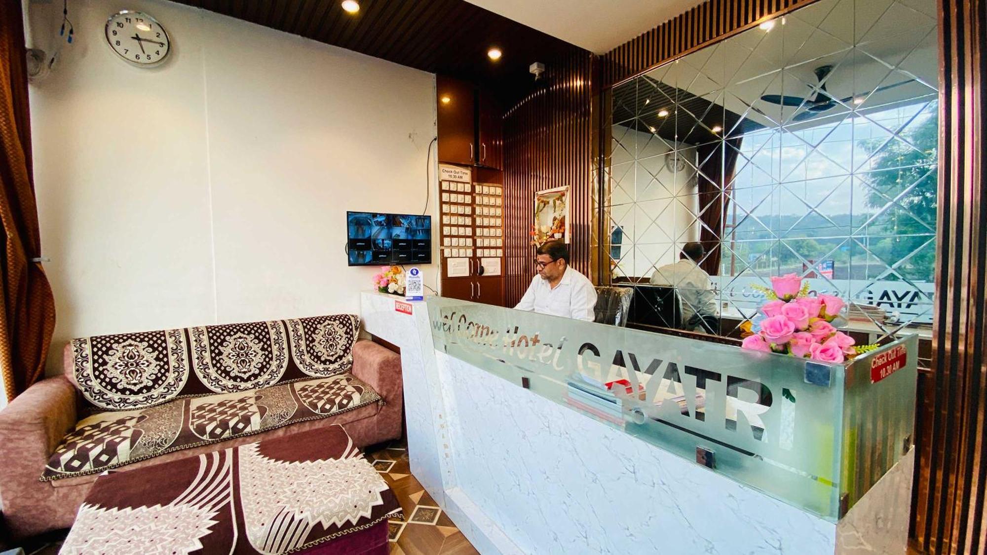 Hotel Gayatri Palace Godarpura Екстериор снимка
